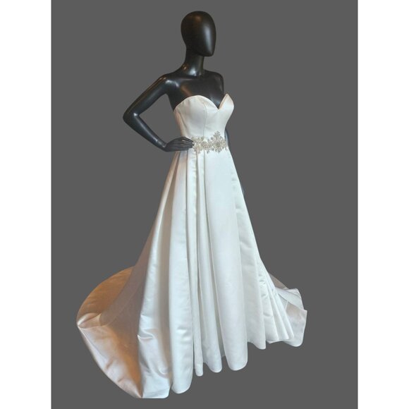 NWOT Ivory Satin A-Line Sweetheart Wedding Gown - Casablanca - Picture 2 of 11